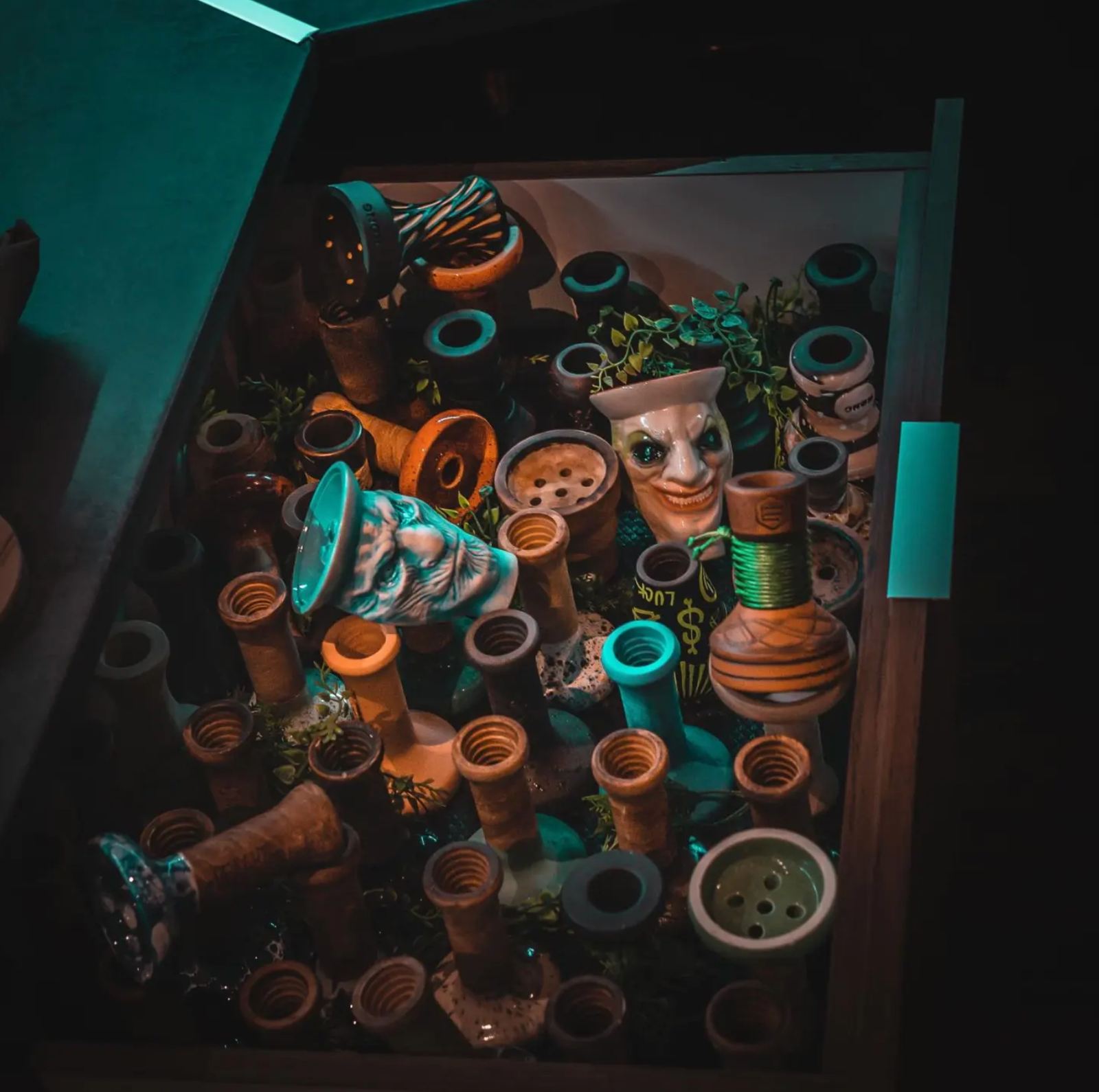 Display of shisha bowls